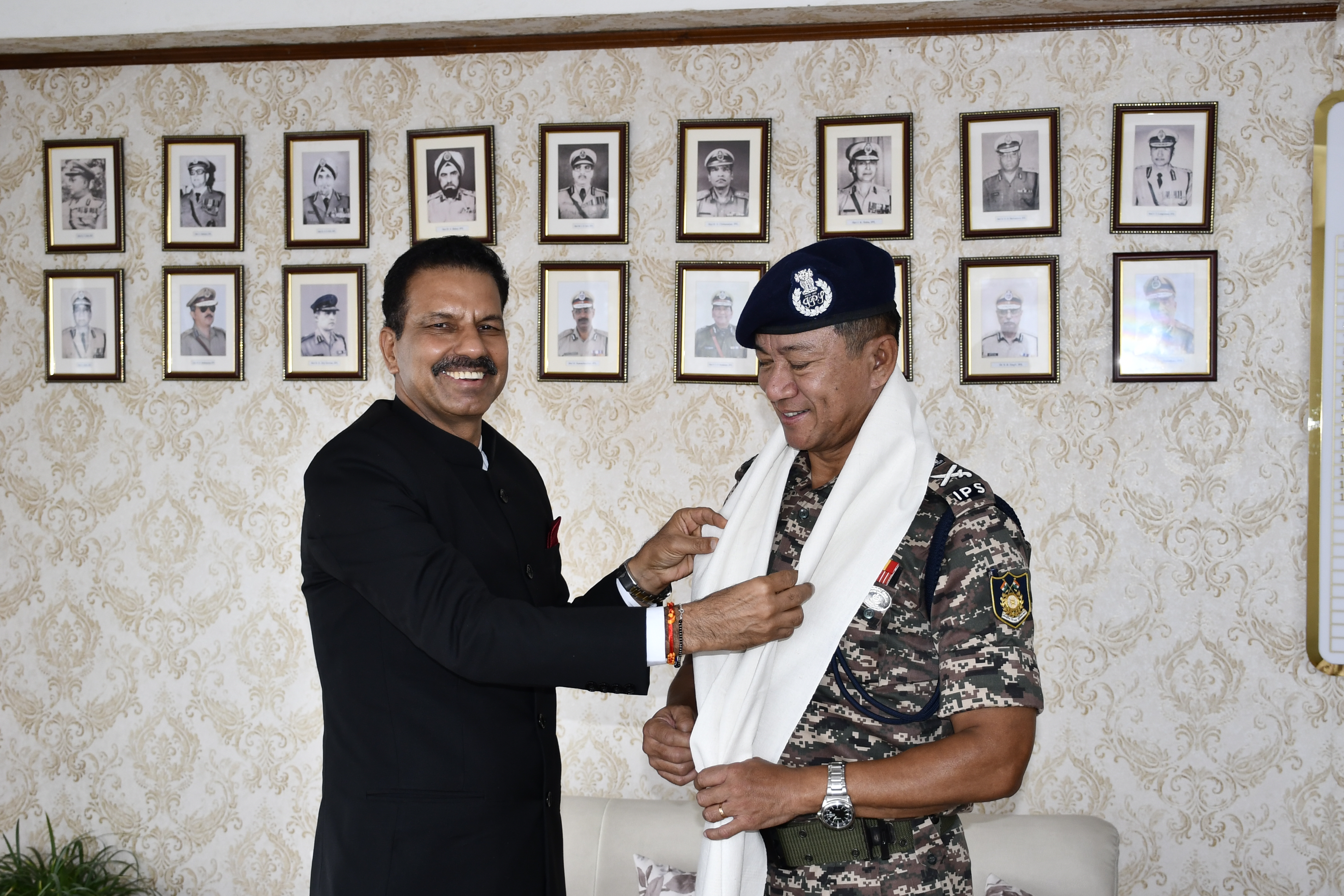   01.	महानिदेशक महोदय, केरिपुबल का पूर्वोत्तर सेक्टर, शिंलाग और गुवाहाटी का दौरा ।